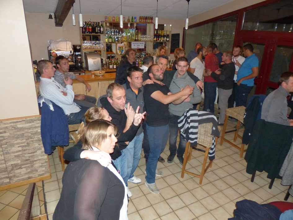 La fête au bar des Aveilles