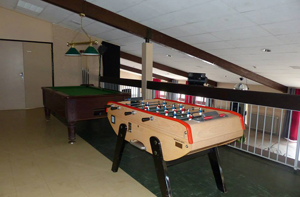 Les jeux des Aveilles baby-foot et billard à la Motte d'Aveillans en Isère.