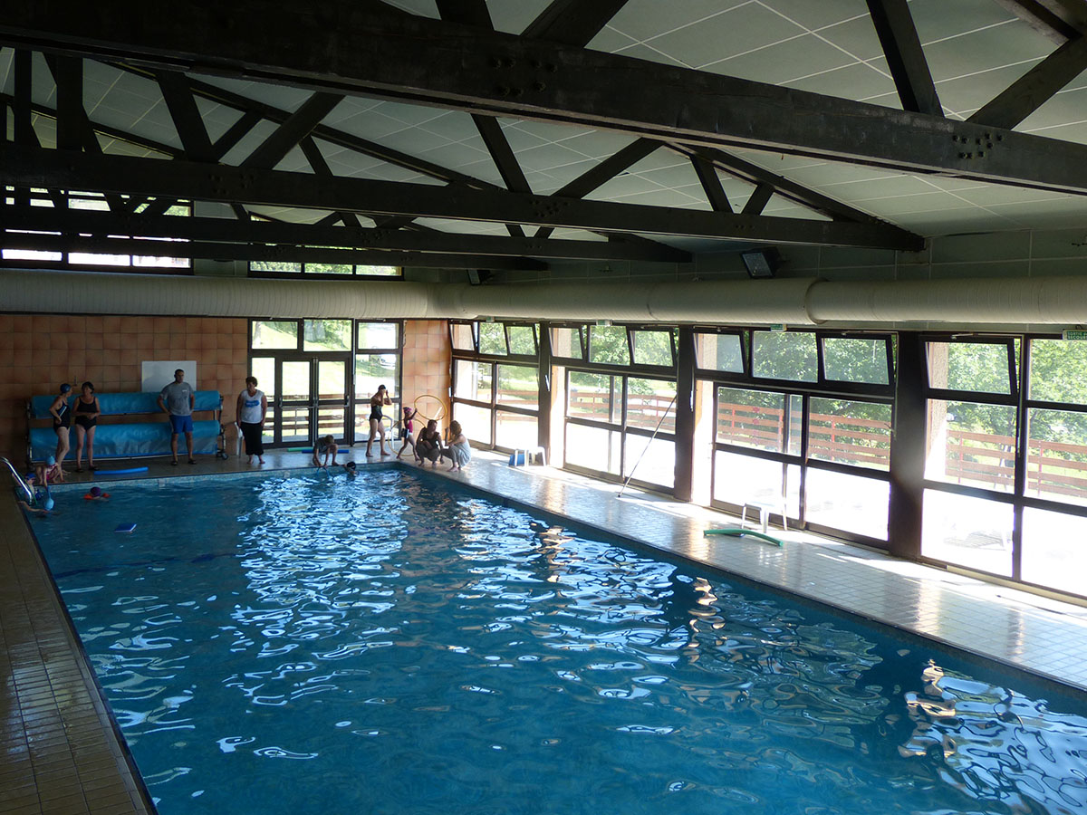 La piscine des Aveilles à la Motte d'Aveillans en Isère (38).