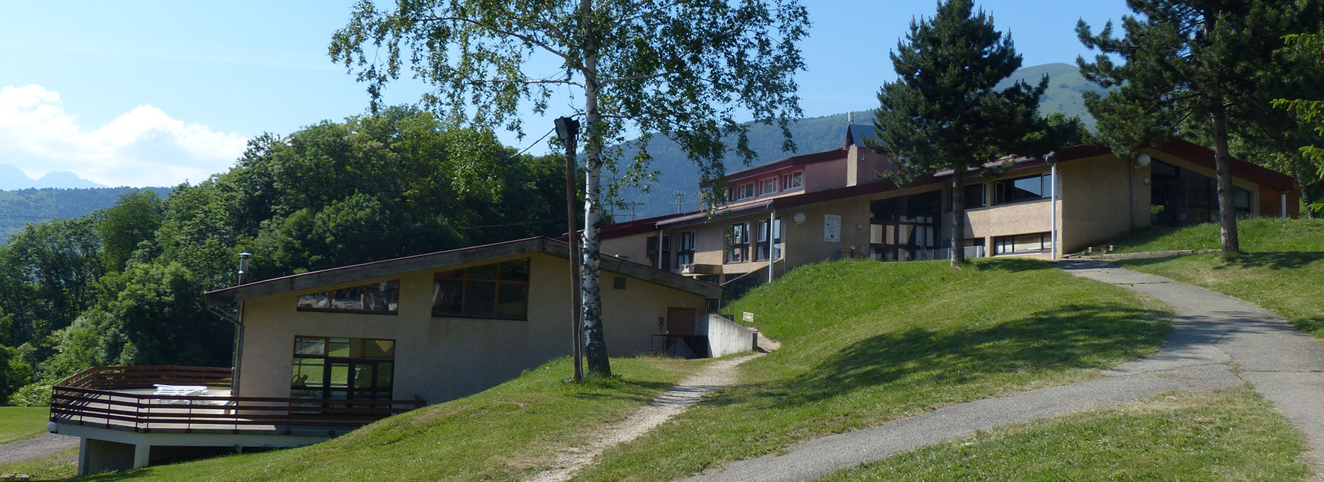 Les Aveilles - Hôtel, gîtes, restaurant et bar avec piscine en Isère (38).